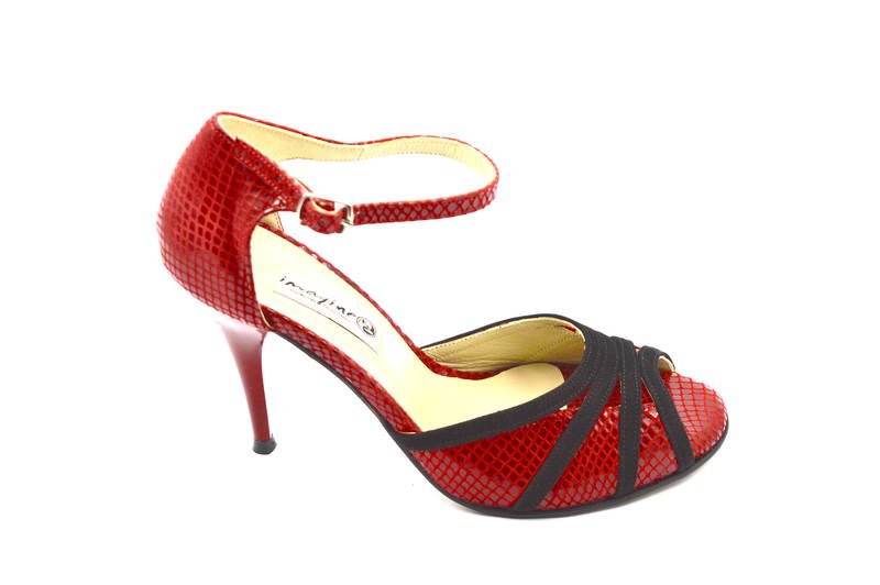 Γυναικείο παπούτσι tango peep toe από εντυπωσιακό κόκκινο φίδι και μαύρο σουετ δέρμα
