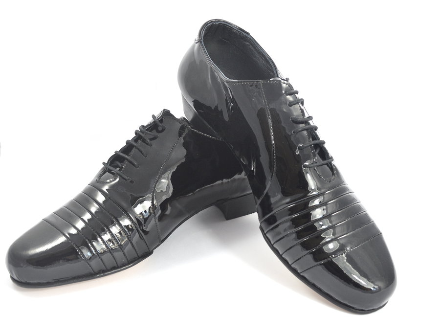 Men tango shoe in black patent leather