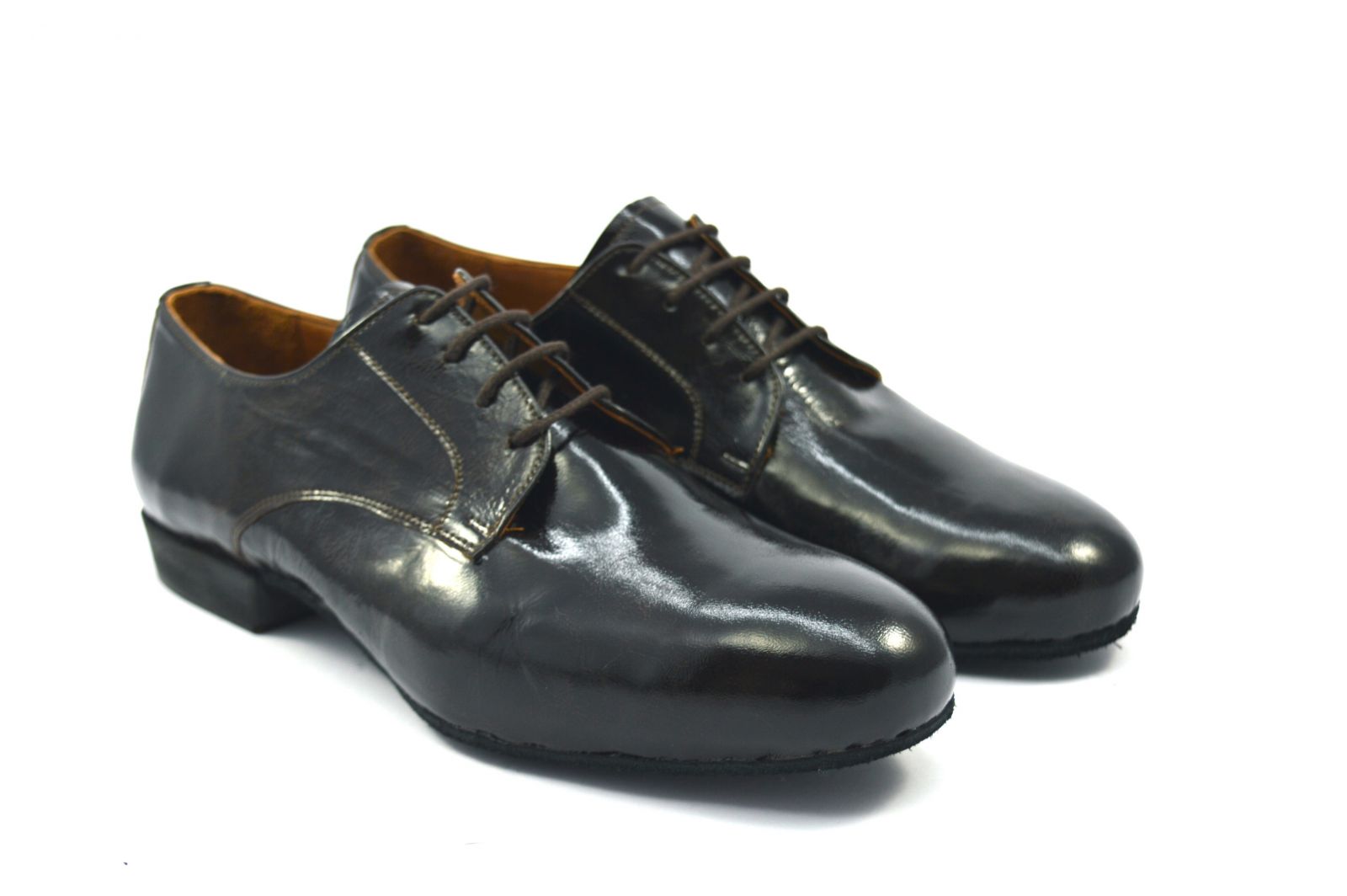 Men tango shoe in dark brown patent leather