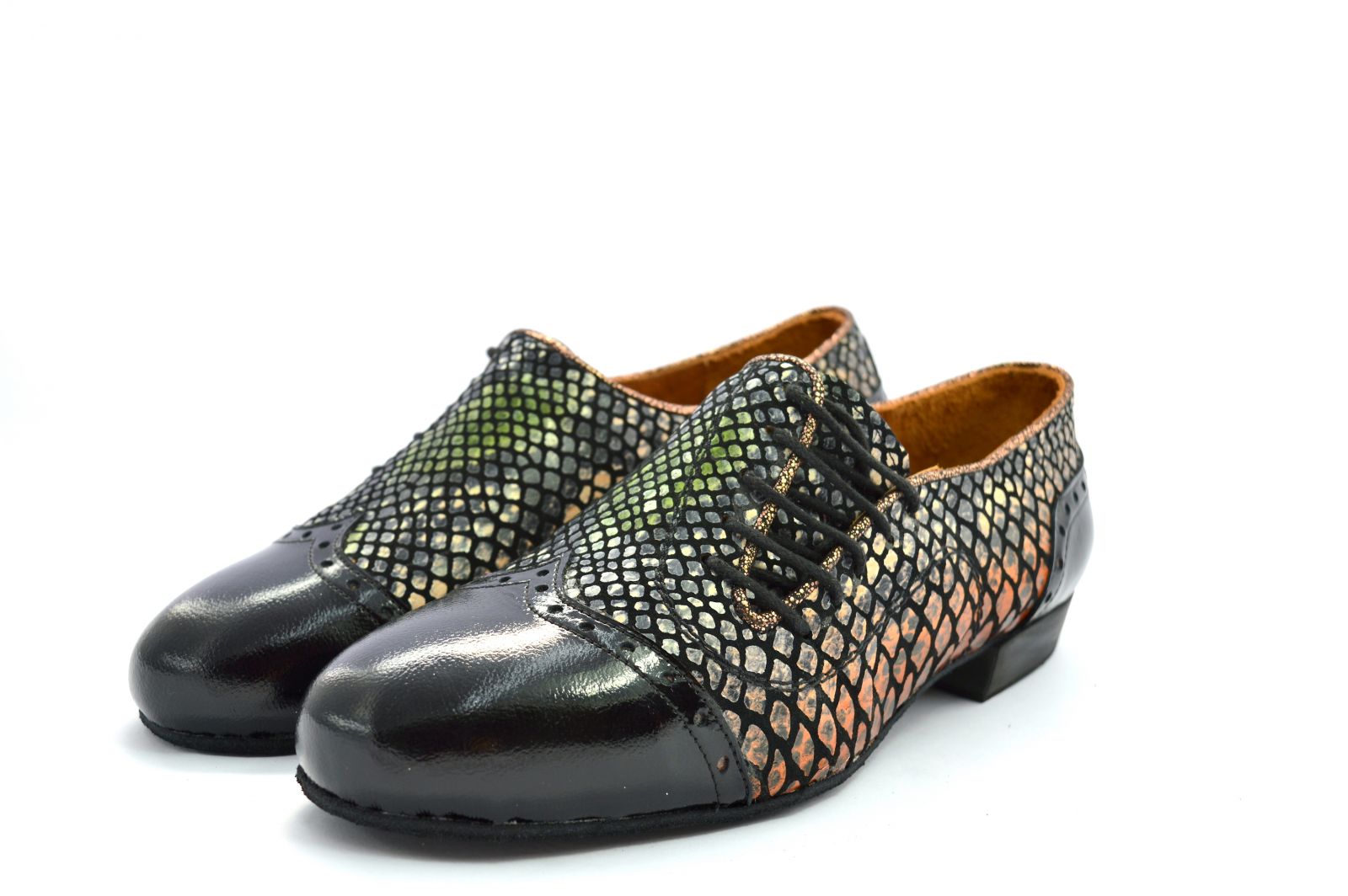Ανδρικό παπούτσι χορού αργεντίνικου τάνγκο από πολύχρωμο δέρμα φίδι και μαύρο λουστρίνι