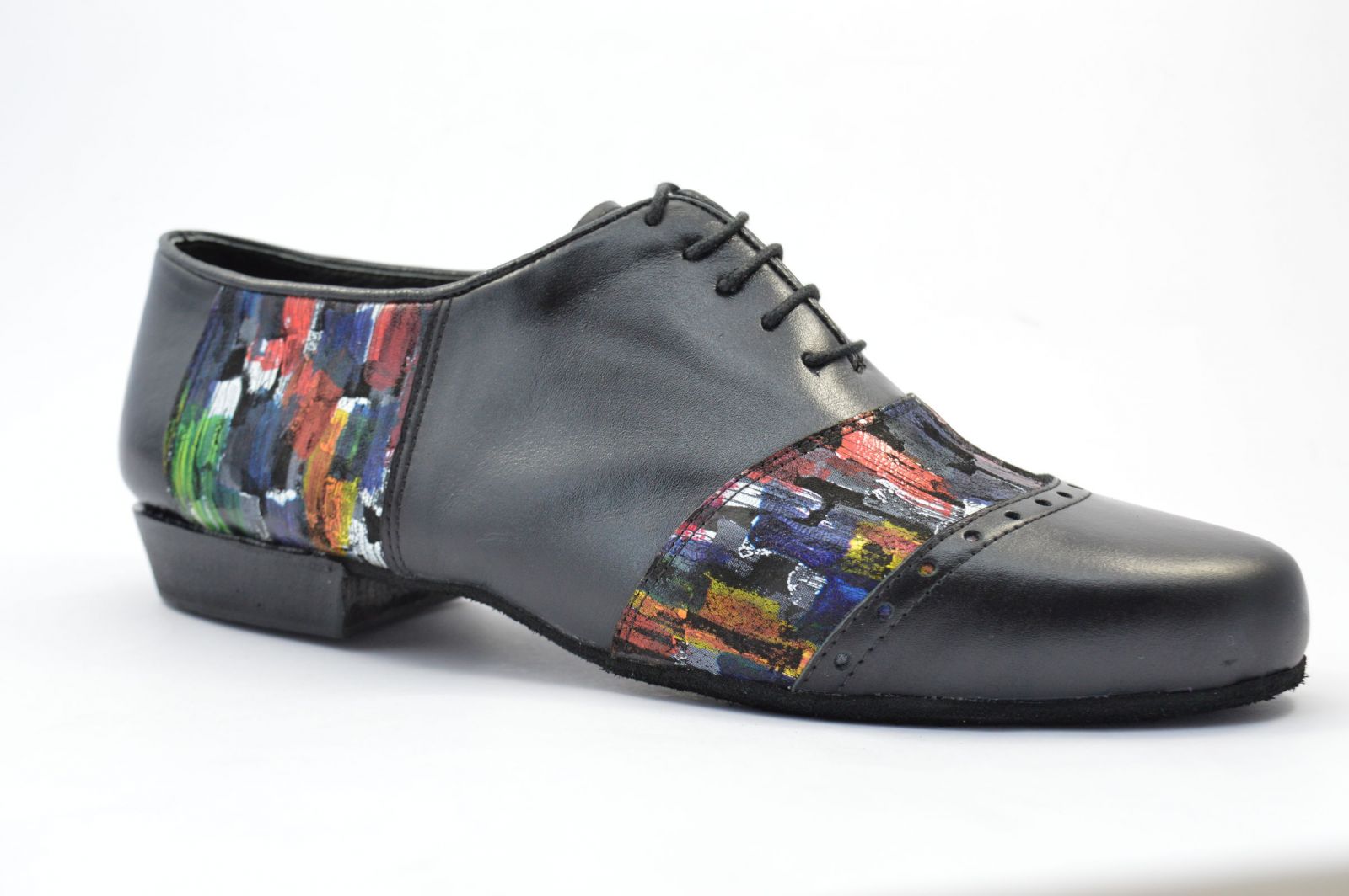 Ανδρικό παπούτσι τάνγκο από μαύρο δέρμα και πολύχρωμο αφηρημένο σχέδιο