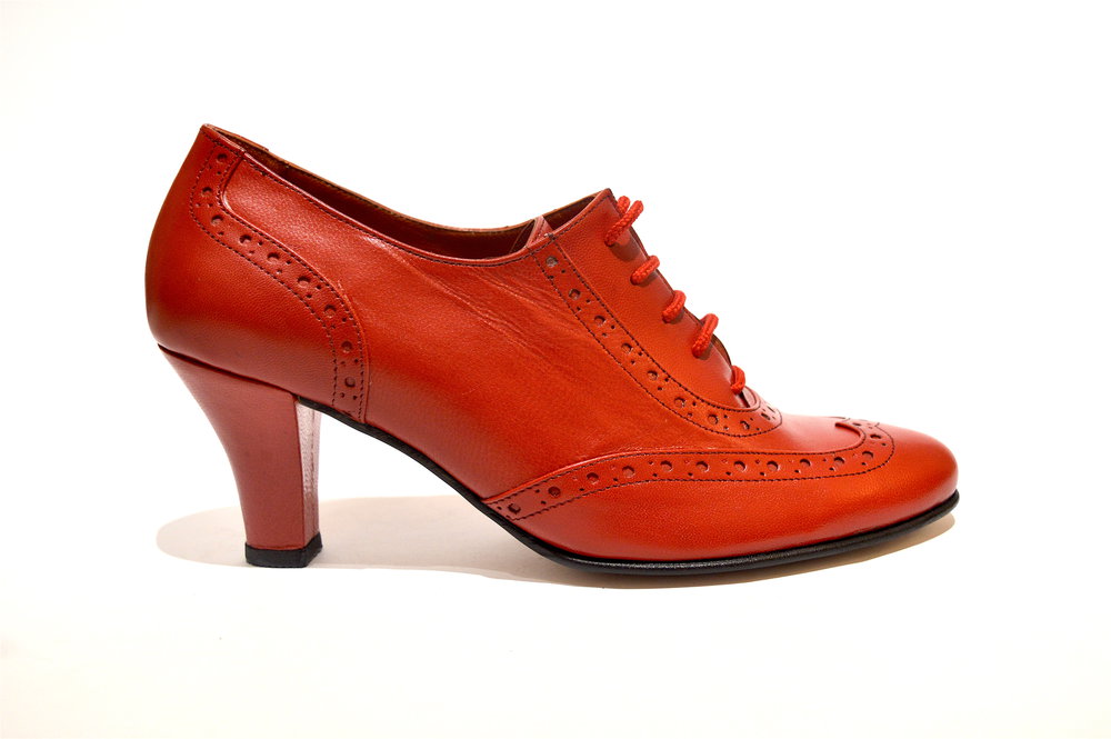 Γυναικείο παπούτσι tango κλειστού τύπου από μαλακό κόκκινο δέρμα