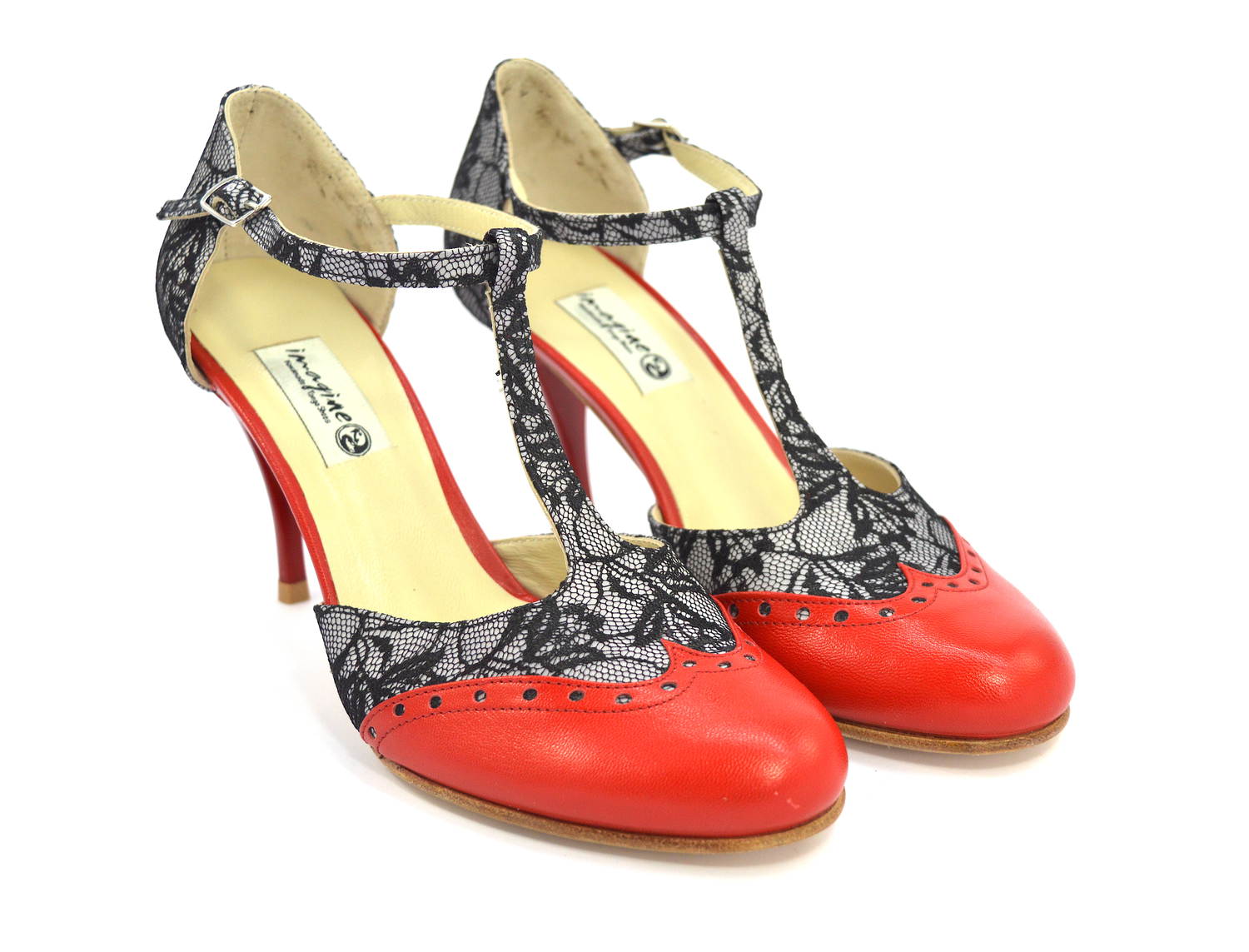 Γυναικείο παπούτσι tango closed toe από μαύρη δαντέλα και κόκκινο δέρμα
