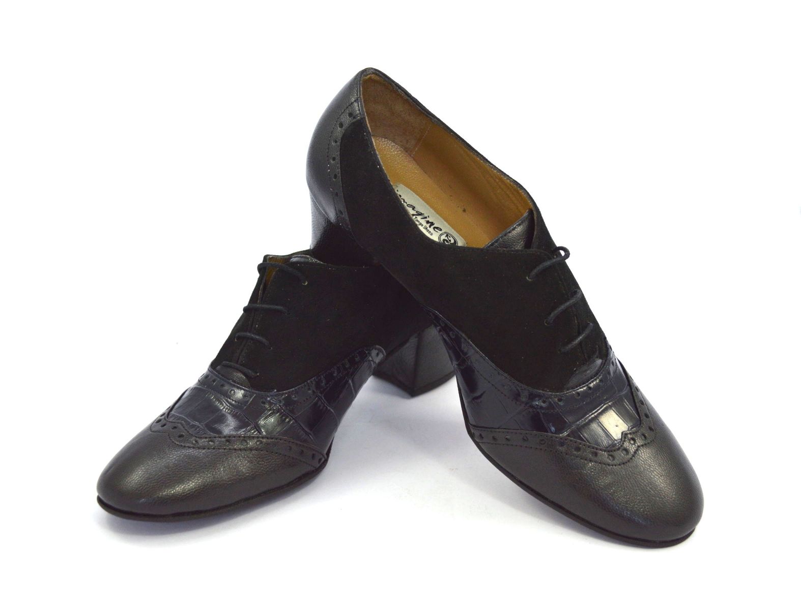 Γυναικείο παπούτσι χορού κλειστού τύπου με κορδόνια από συνδυασμό ματ, κροκό και σουέντ μαύρο δέρμα