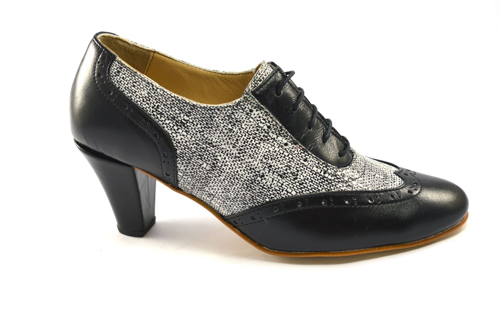 Γυναικείο παπούτσι tango κλειστού τύπου από μαλακό μαύρο δέρμα