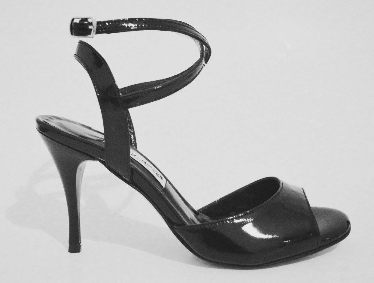 Γυναικείο παπούτσι tango open heel από μαύρο λουστρίνι