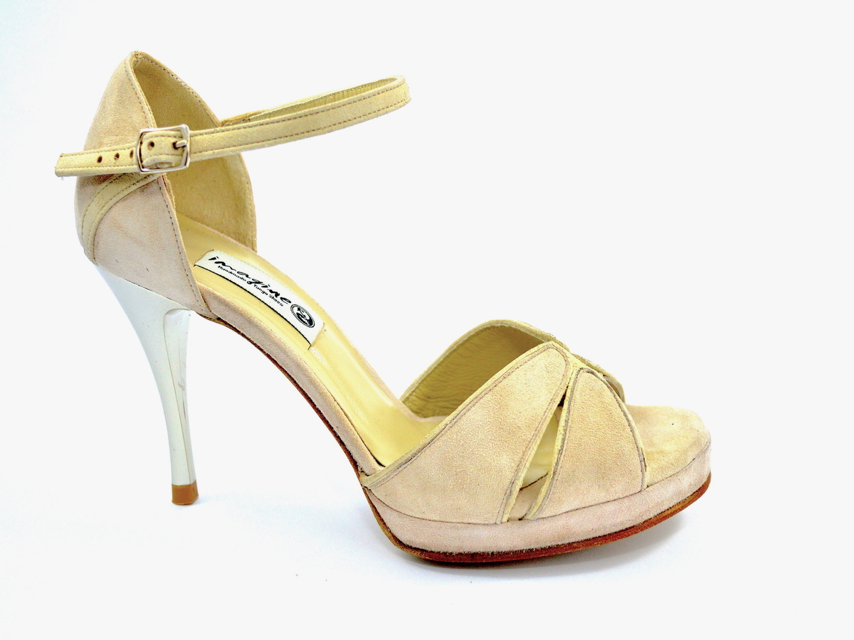 Νυφικό παπούτσι peep toe από ιδιαίτερο μπεζ σουέντ δέρμα