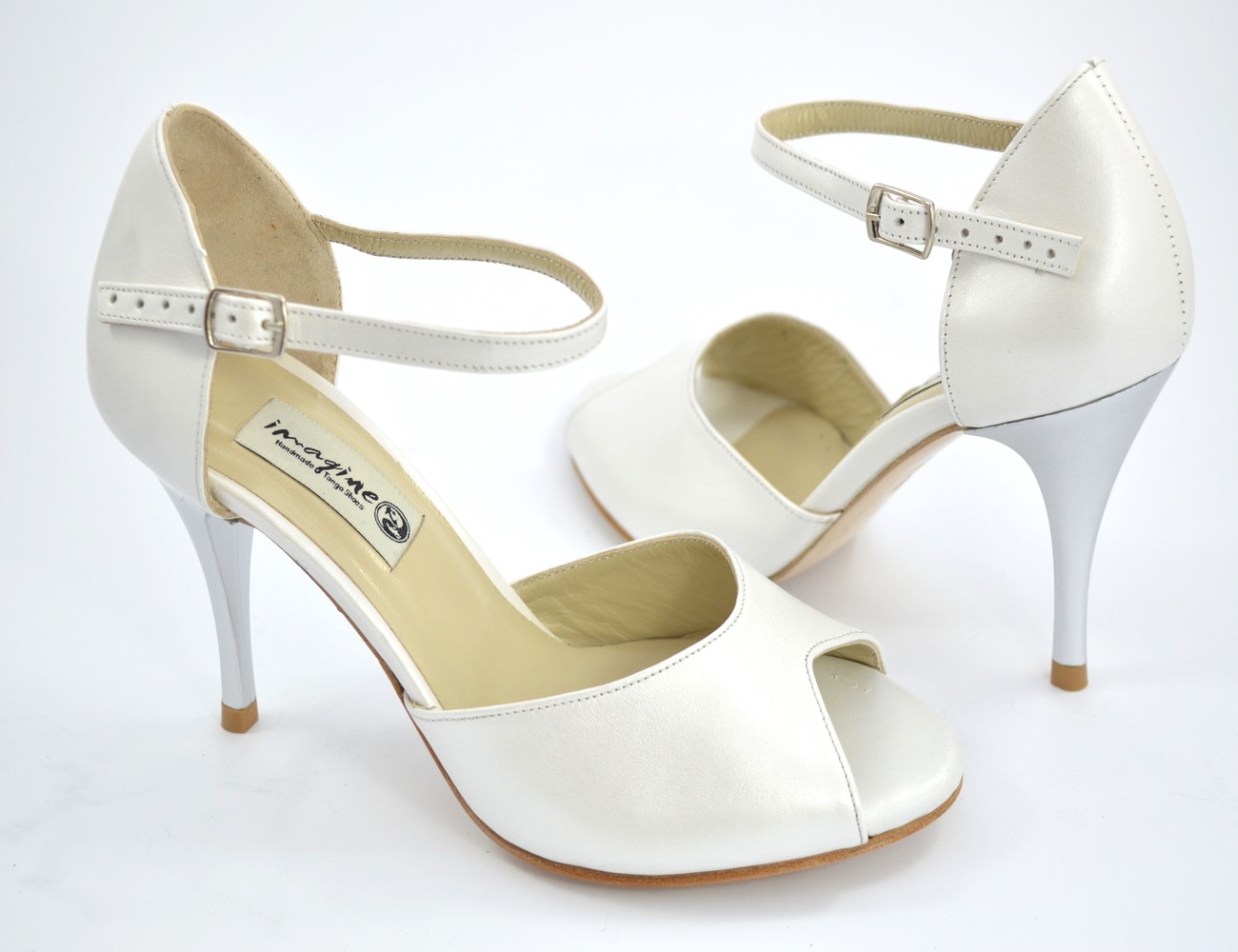 Νυφικό παπούτσι peep toe από ιδιαίτερο λευκό δέρμα πέρλα