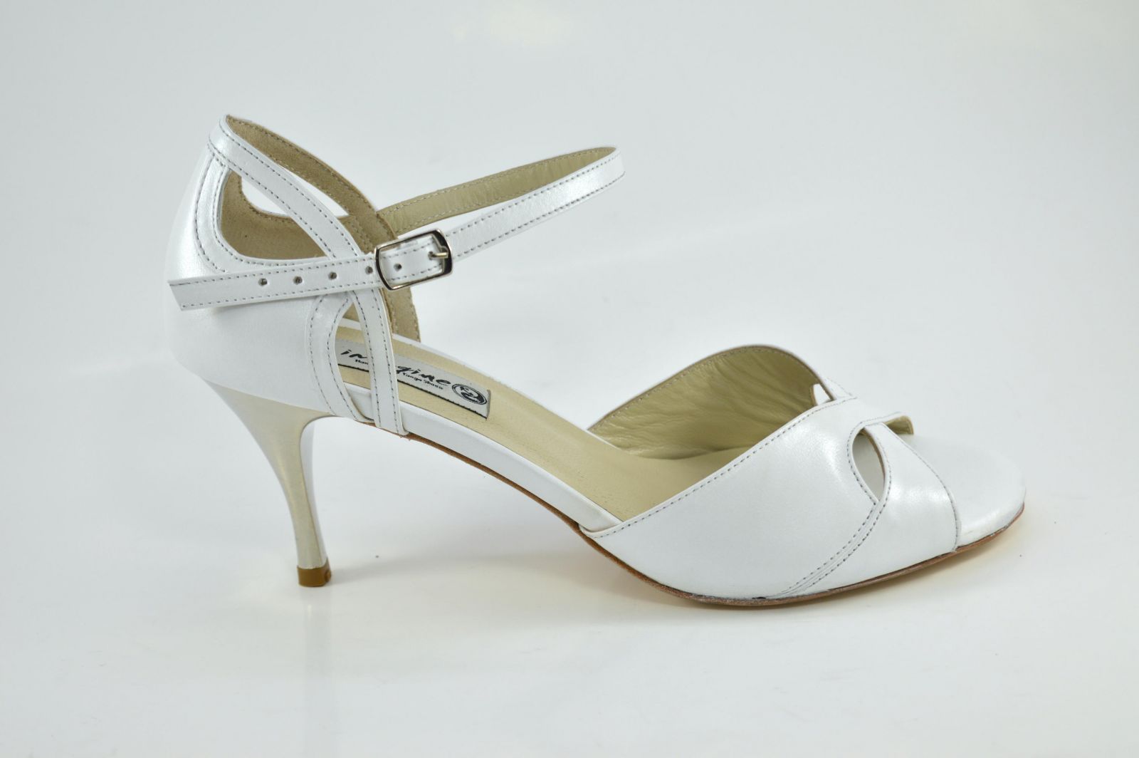 Νυφικό παπούτσι peep toe από ιδιαίτερο λευκό δέρμα πέρλα