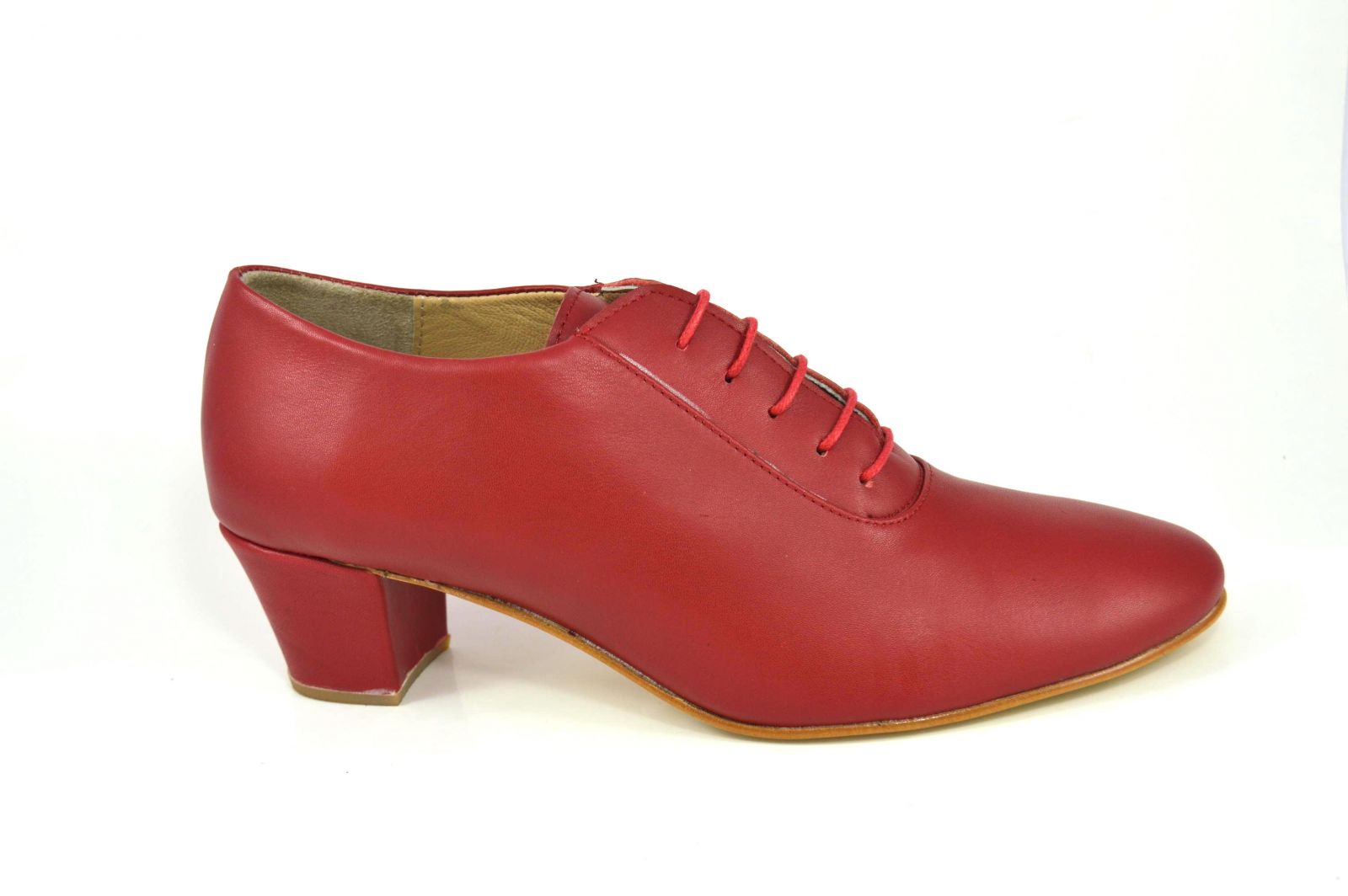 Γυναικείο παπούτσι tango κλειστού τύπου από πολύ μαλακό κόκκινο δέρμα